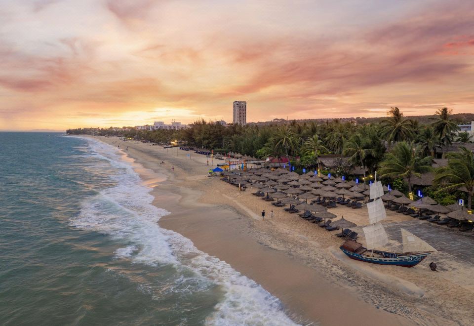 Bamboo Village Beach Resort & Spa Resort Mũi Né