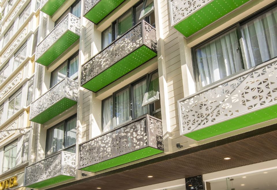 Golden Lotus Central Hotel Khách sạn Nha Trang gần đường Trần Phú