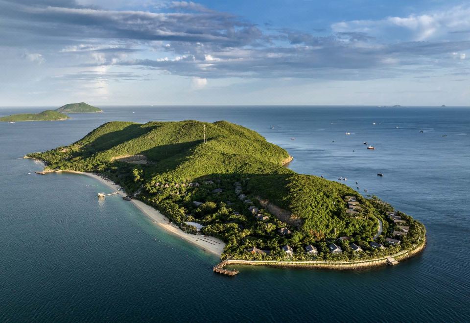 Hon Tam Resort (formerly MerPerle Hon Tam Resort) Khách sạn 5 sao Nha Trang