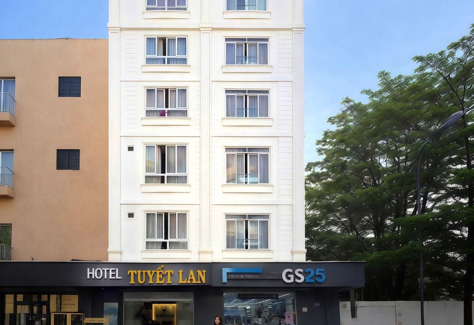 Khách sạn Tuyết Lan Vũng Tàu Khách sạn gần Bãi Sau Vũng Tàu