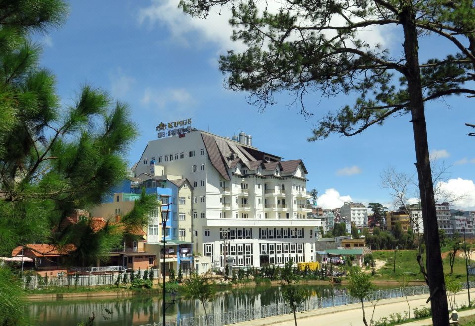 Kings Hotel Dalat Khách sạn gần đường Bùi Thị Xuân Đà Lạt