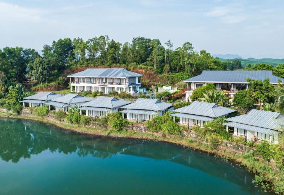 Phong Nha Lake House Resort Resort Quảng Bình