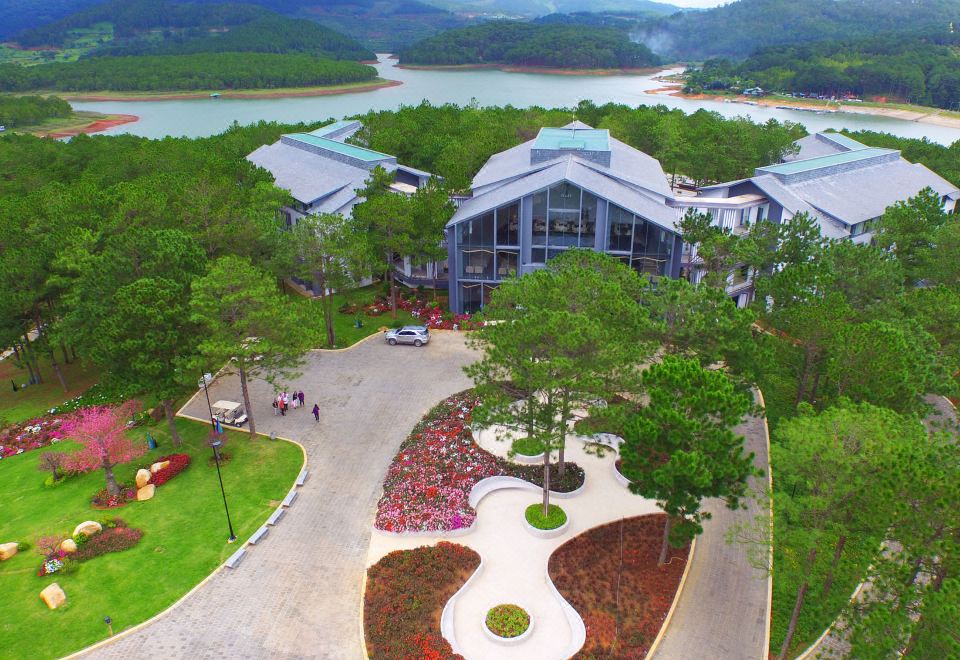 Terracotta Hotel & Resort Dalat Khách sạn Đà Lạt gần Hồ Tuyền Lâm