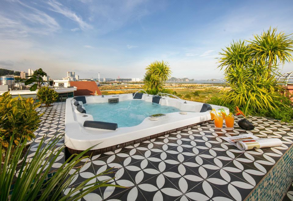 The Exquisite Ha Long Hotel Khách sạn 4 sao Hạ Long