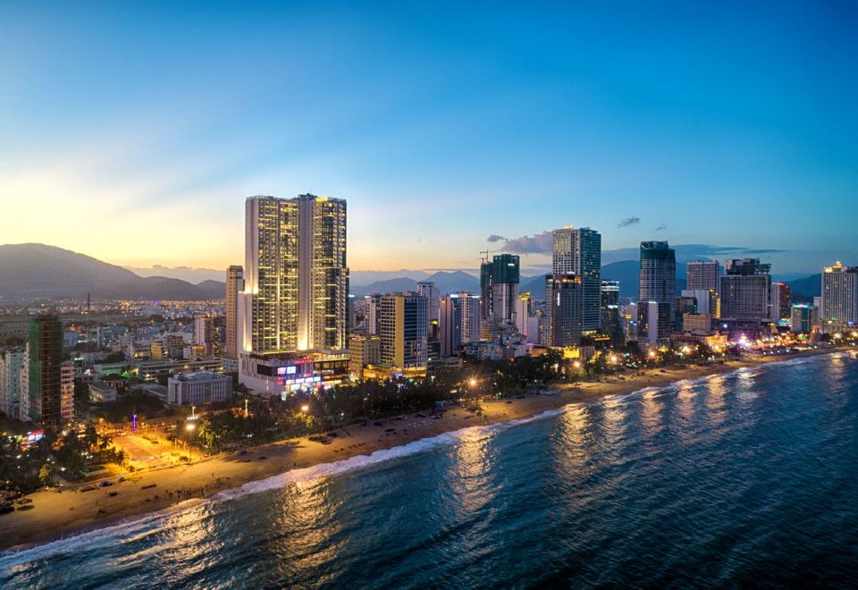Vinpearl Beachfront Nha Trang Khách sạn Nha Trang gần biển